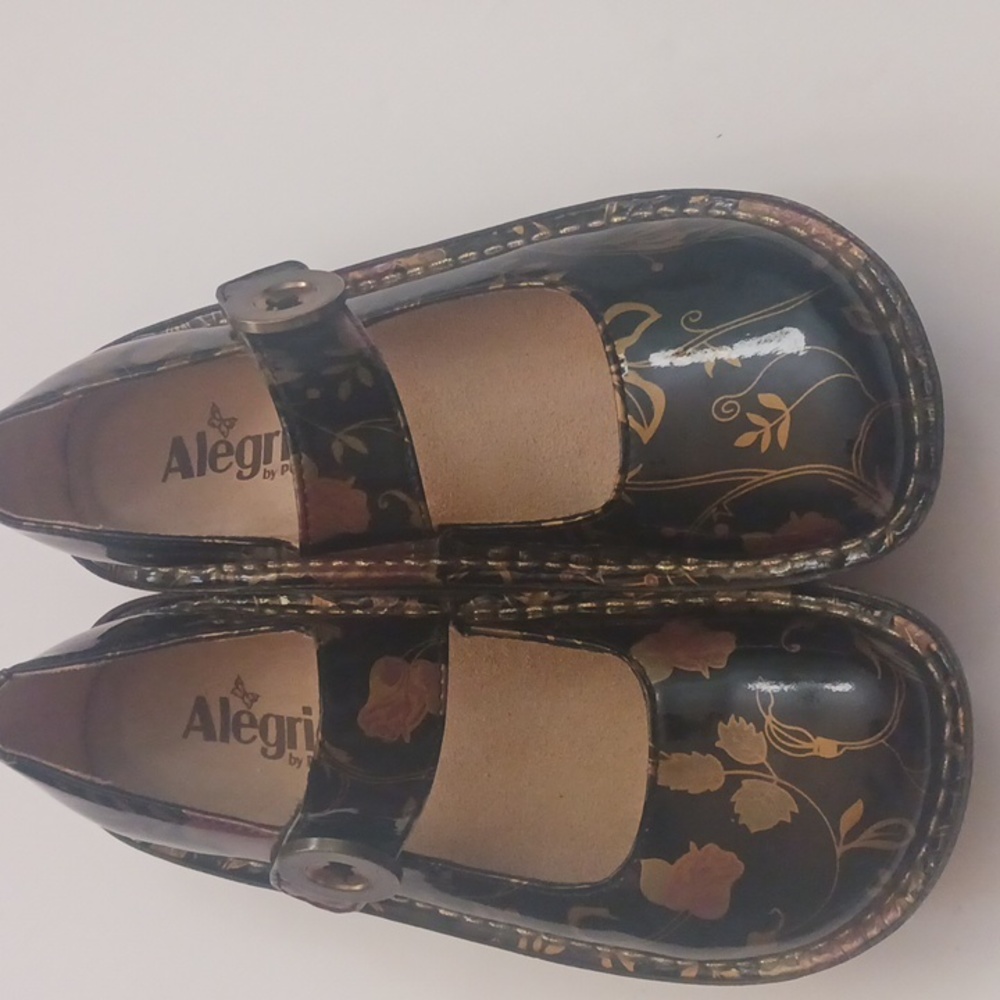 Women's  Allegria shoes size 5 brown color